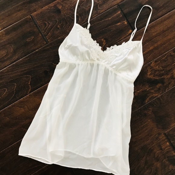 Other - 🖤Women’s white lace lingerie dress!